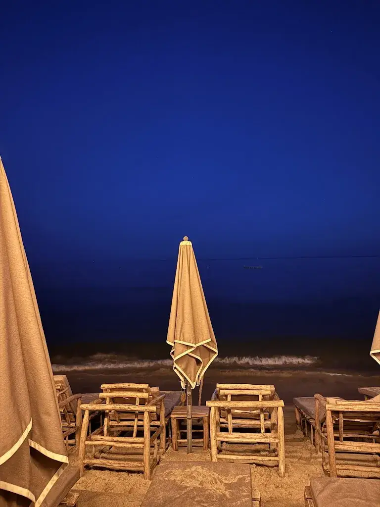 Rogier Hendriks_La Plage_Cavalaire-sur-Mer_review