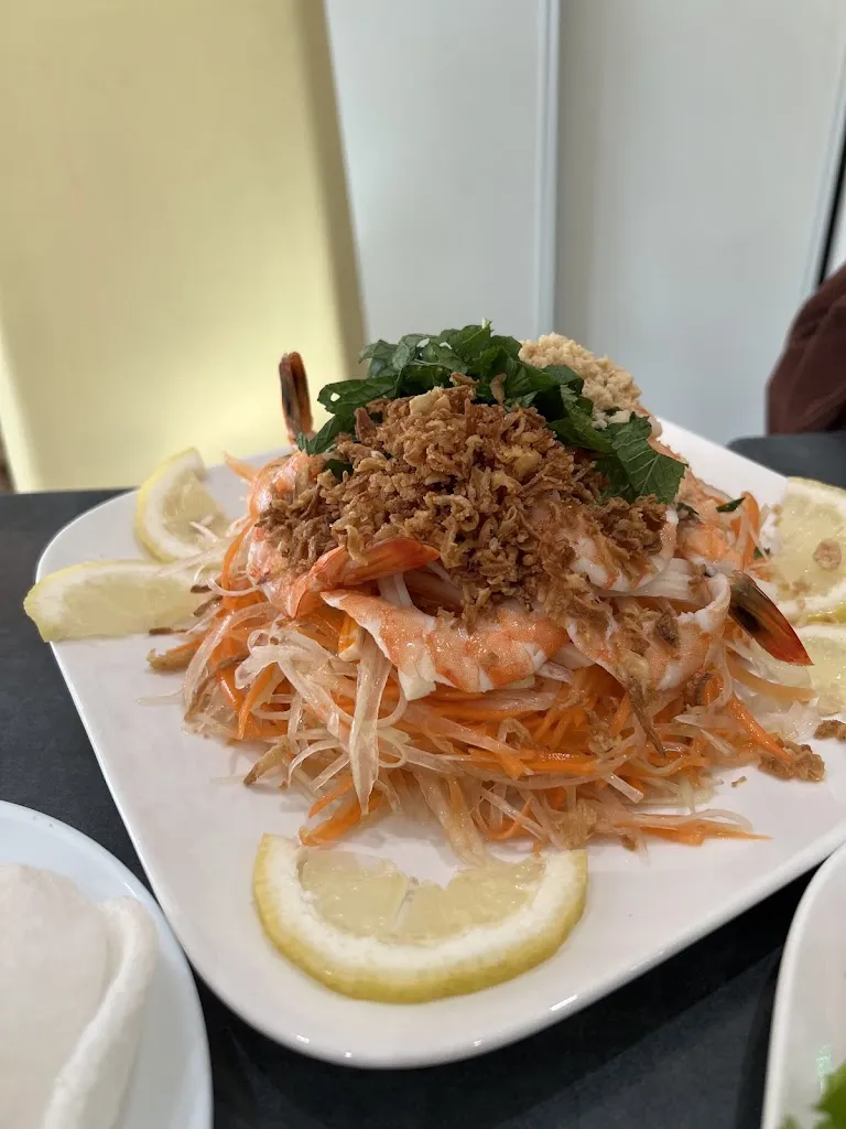 Thu Nguyen_Le Cygne d'Asie_Cavalaire-sur-Mer_review