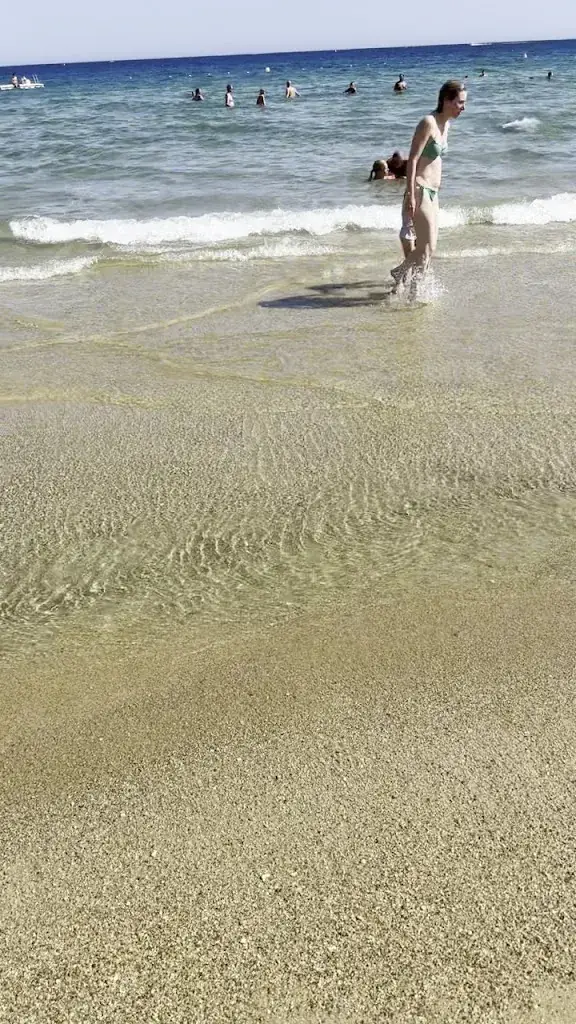 Gunsu Kiziltan_Boho beach Cavalaire_Cavalaire-sur-Mer_review