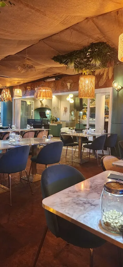 Amy Akers_Emerald_Cavalaire-sur-Mer_review