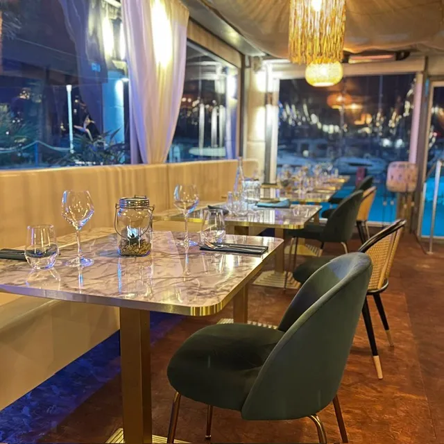 Emerald restaurant in Cavalaire-sur-Mer