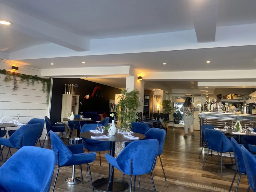 Brian Farrell_Siam Cavalaire_Cavalaire-sur-Mer_review