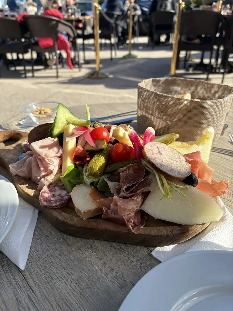 paul wardropper_La Rhum Caffée_Cavalaire-sur-Mer_recensione