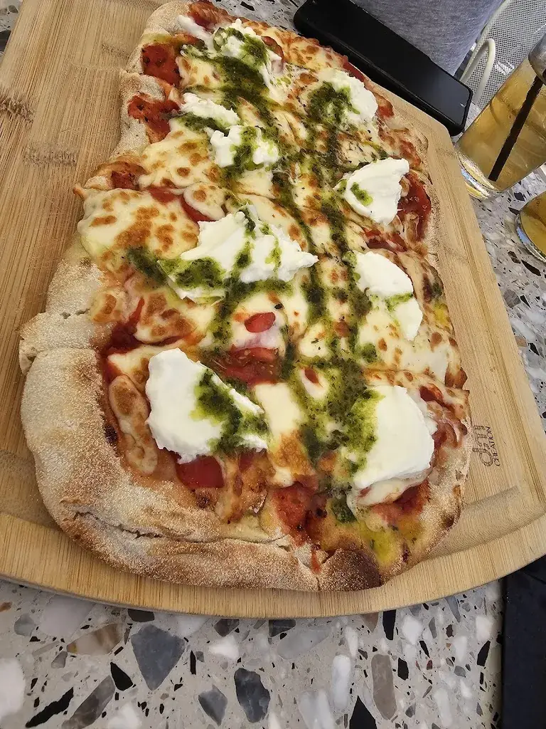 Pierre Nierhaus_La petite place_Cavalaire-sur-Mer_review