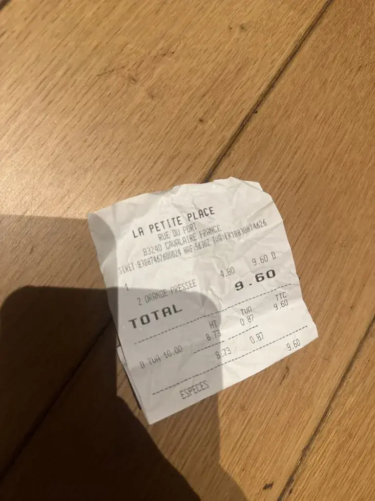 Elena Kenny_La petite place_Cavalaire-sur-Mer_review