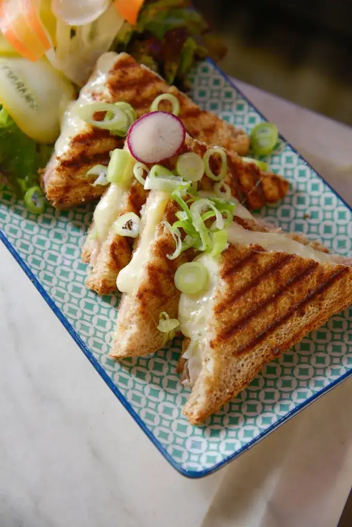 Cécile Bouchayer_Le Dodo_Cavalaire-sur-Mer_review