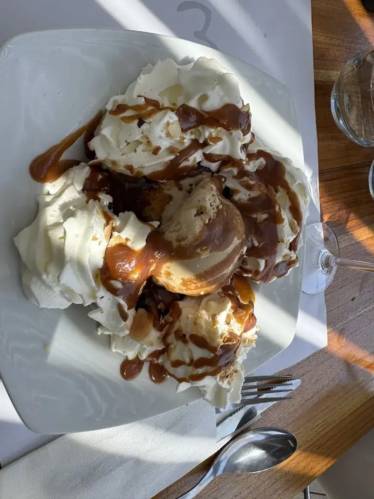 richard bromley_Marina Viva Plage_Cavalaire-sur-Mer_review