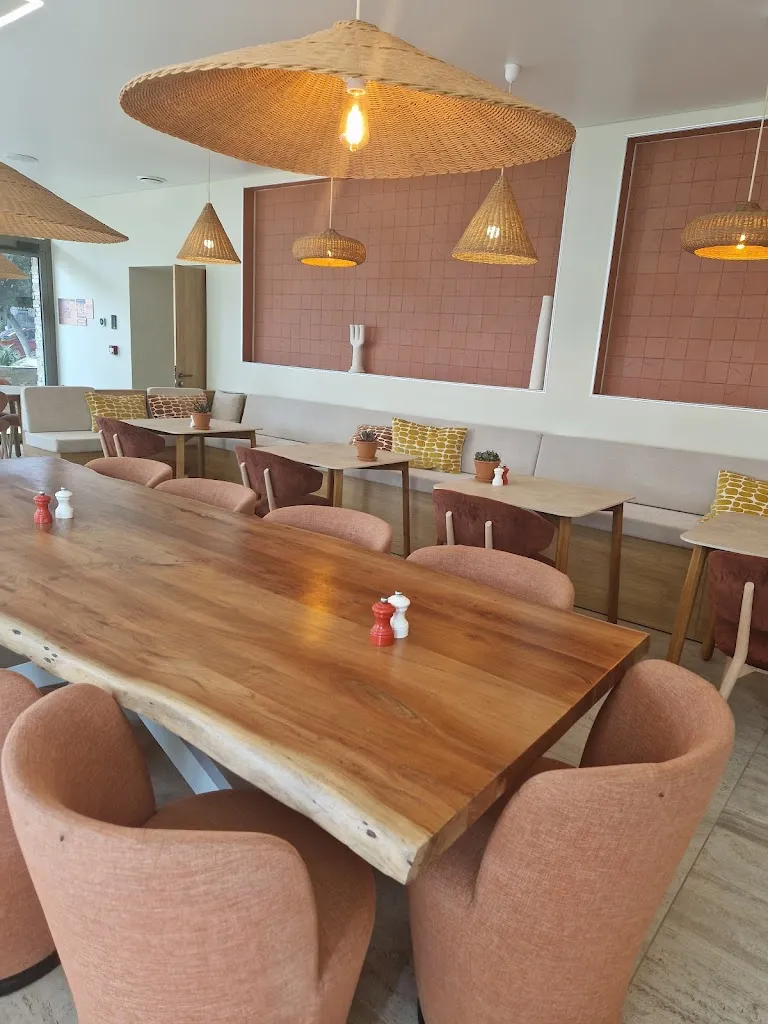 L. W._Hôtel Bar Restaurant La Ménado_Cavalaire-sur-Mer_review