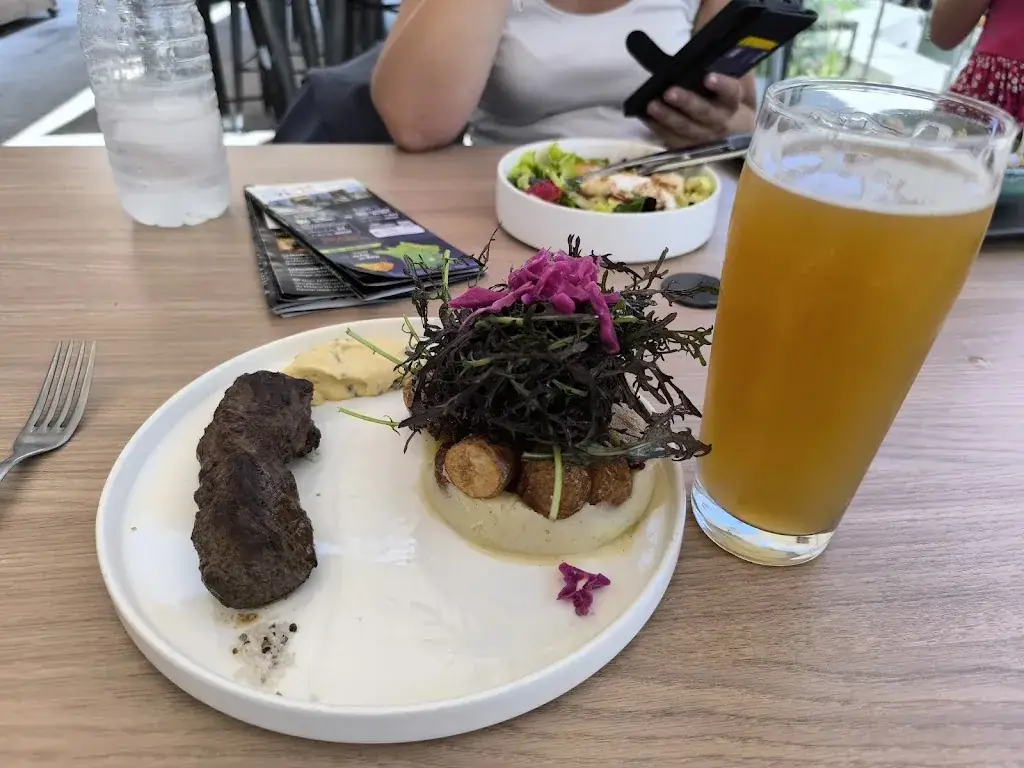 Thomas De Deurwaerder_L'atelier Du Marche_Châteauneuf-de-Gadagne_review