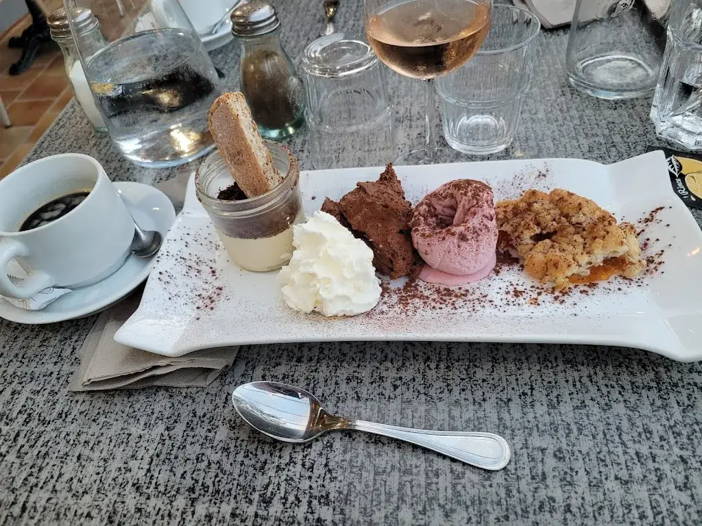 Nathalie Yvars_Café du Sénot_Châteauneuf-de-Gadagne_review