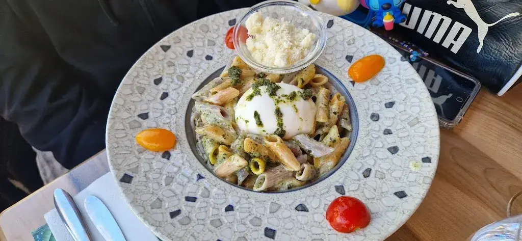 Frédéric Terras_Le petit bistrot_Ceyreste_review