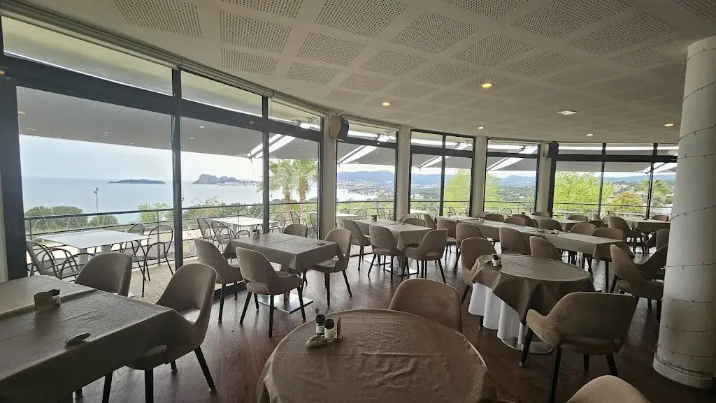 Ferme-Auberge la Baie des Anges restaurant in Ciotat