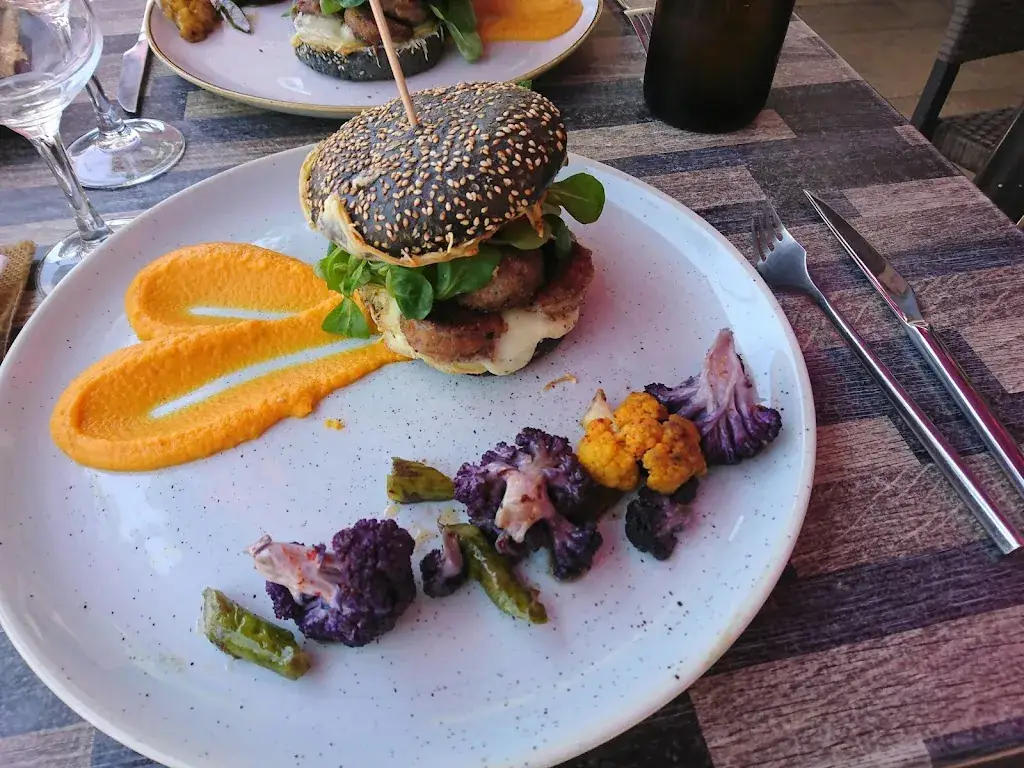 Restaurant L'Oustaou_Ciotat_slider_image_3