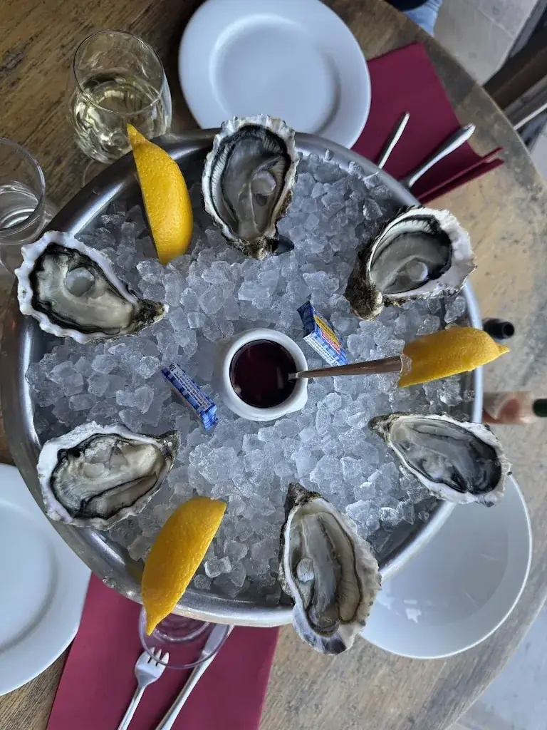 Emma Newman_L'Oyster Bar_Ciotat_review