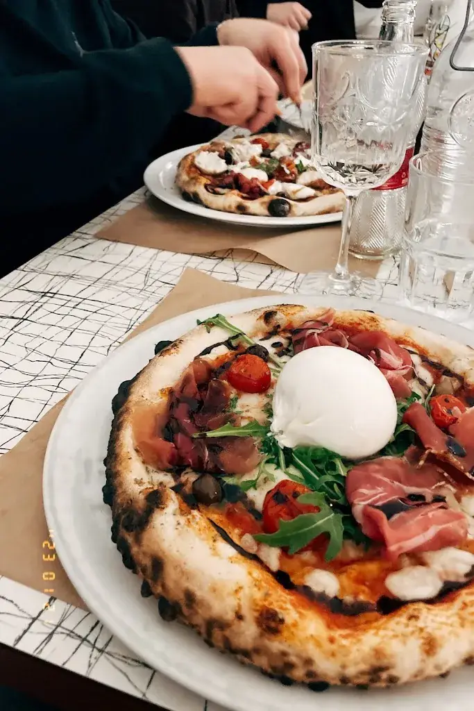 Harvey Selwood_Le Four Pop_Ciotat_review