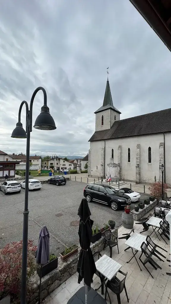 Jafar Joyaeian_Auberge Communale La Fruitière_Péron_reseña