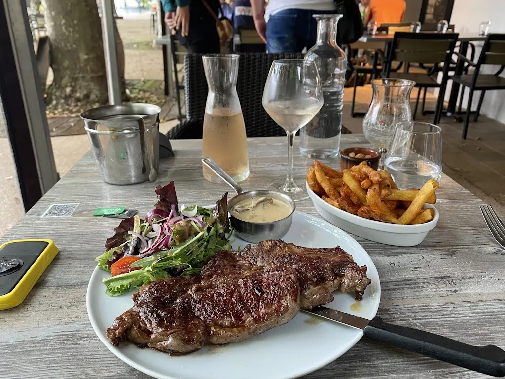 David Ward_Brasserie la Fontaine_Châteauneuf-le-Rouge_review