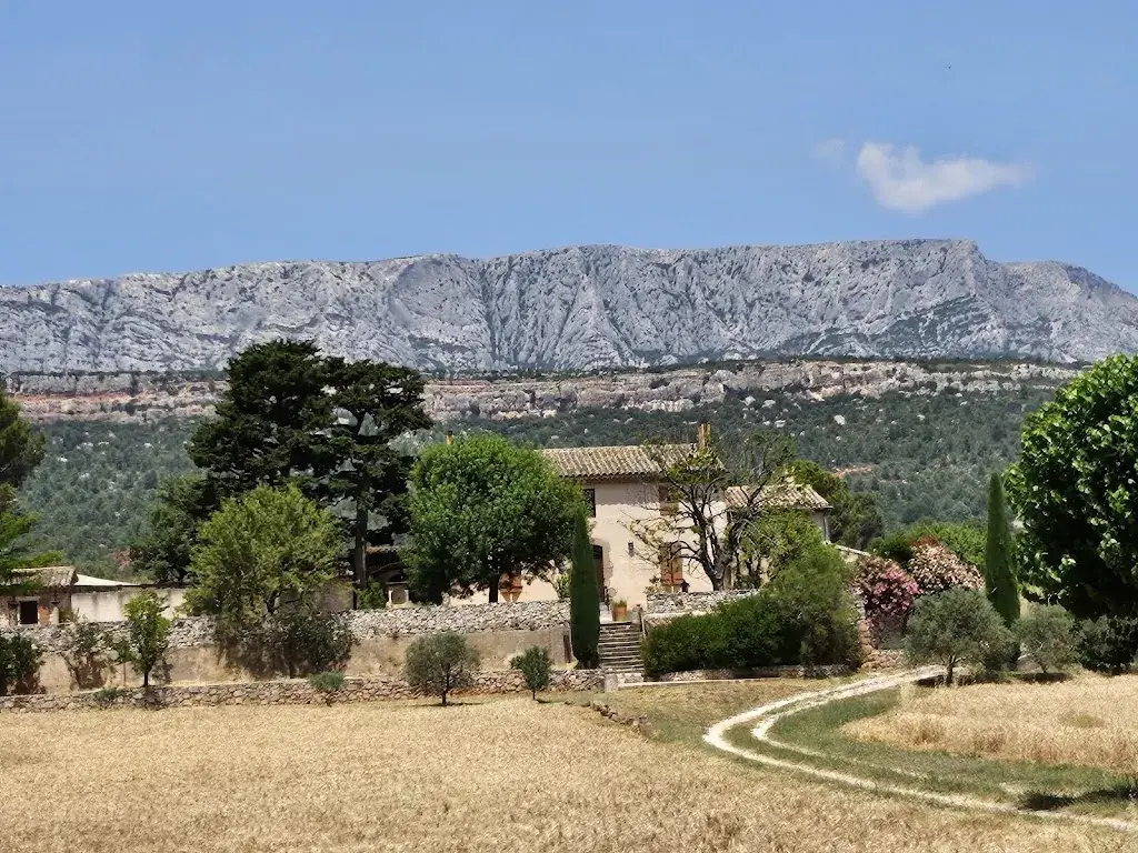 Julian Neuerburg_Auberge des bannettes_Rousset_avis