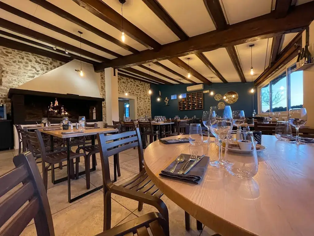 Auberge des bannettes restaurant in Rousset