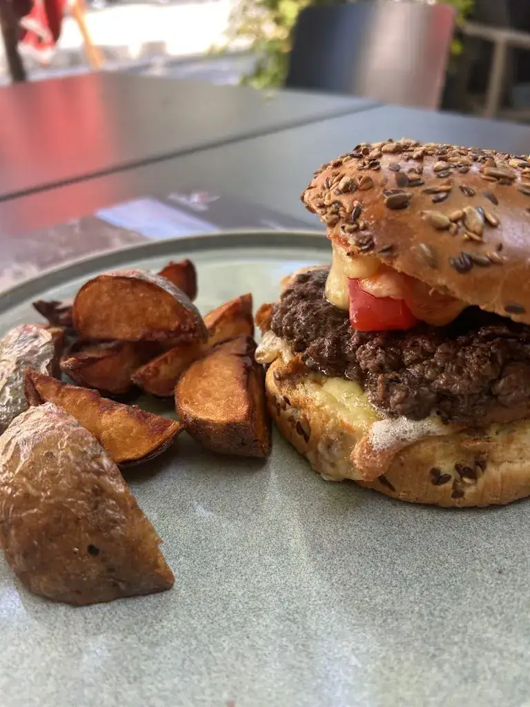 Jessica Loy Alomajan_Café Le Paris_Cavaillon_review