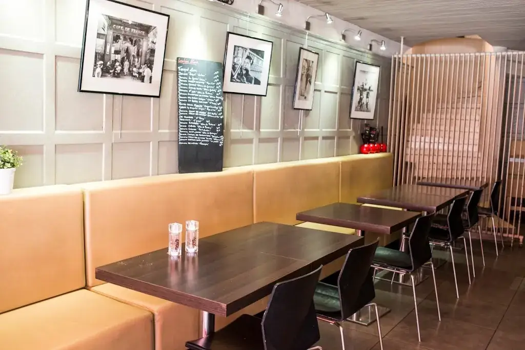 Café Le Paris restaurant in Cavaillon