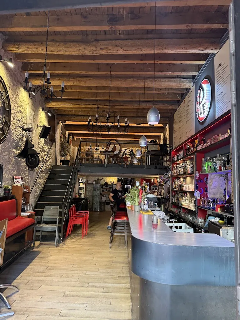 Alexander Kiss_Cosy Pub_Cavaillon_review