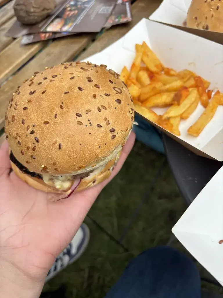 Sacha Verger (sacha_vrgr)_La p’tite Fritkot_Pérignat-lès-Sarliève_recensione