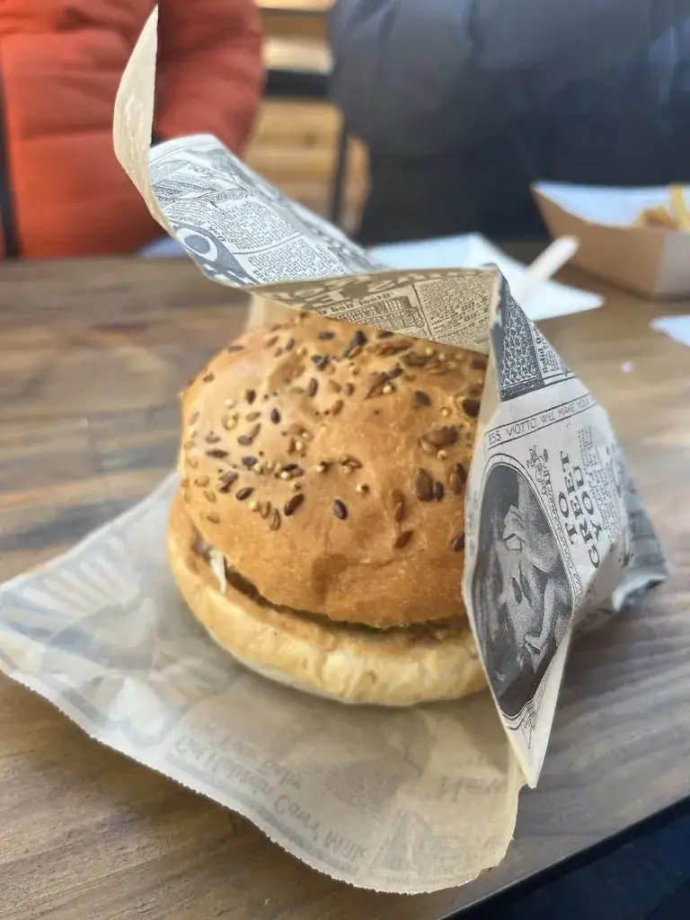 Leane Auguste_La p’tite Fritkot_Pérignat-lès-Sarliève_recensione