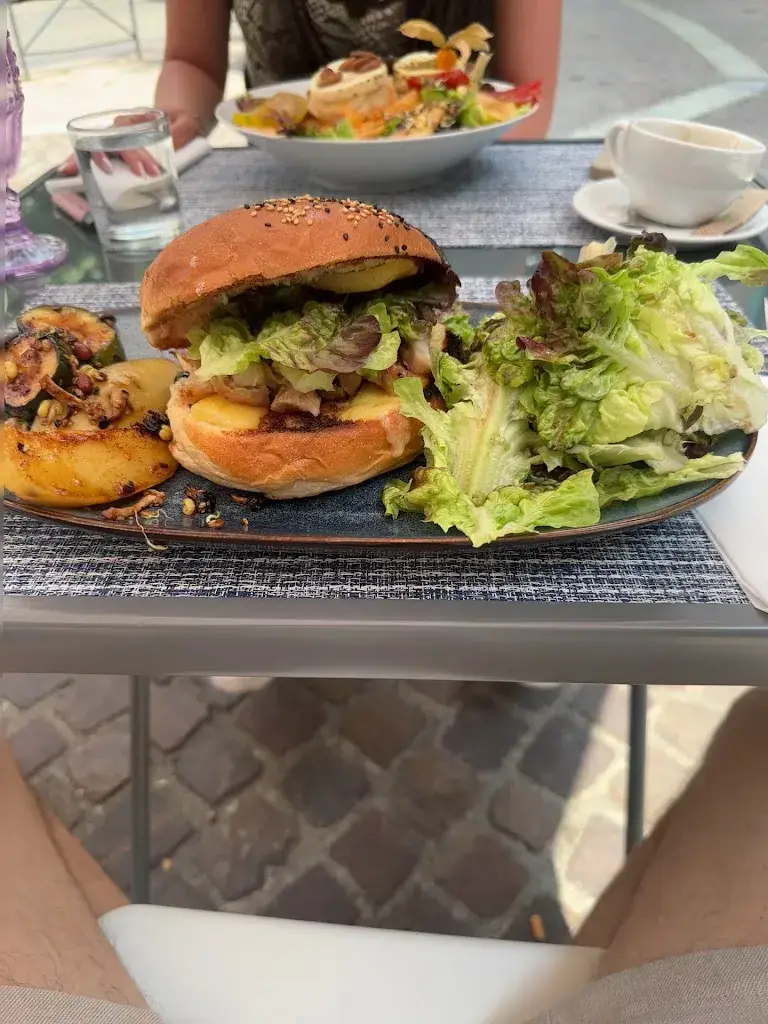 Nagori Par D&E Obadina_Cavaillon_slider_image_2