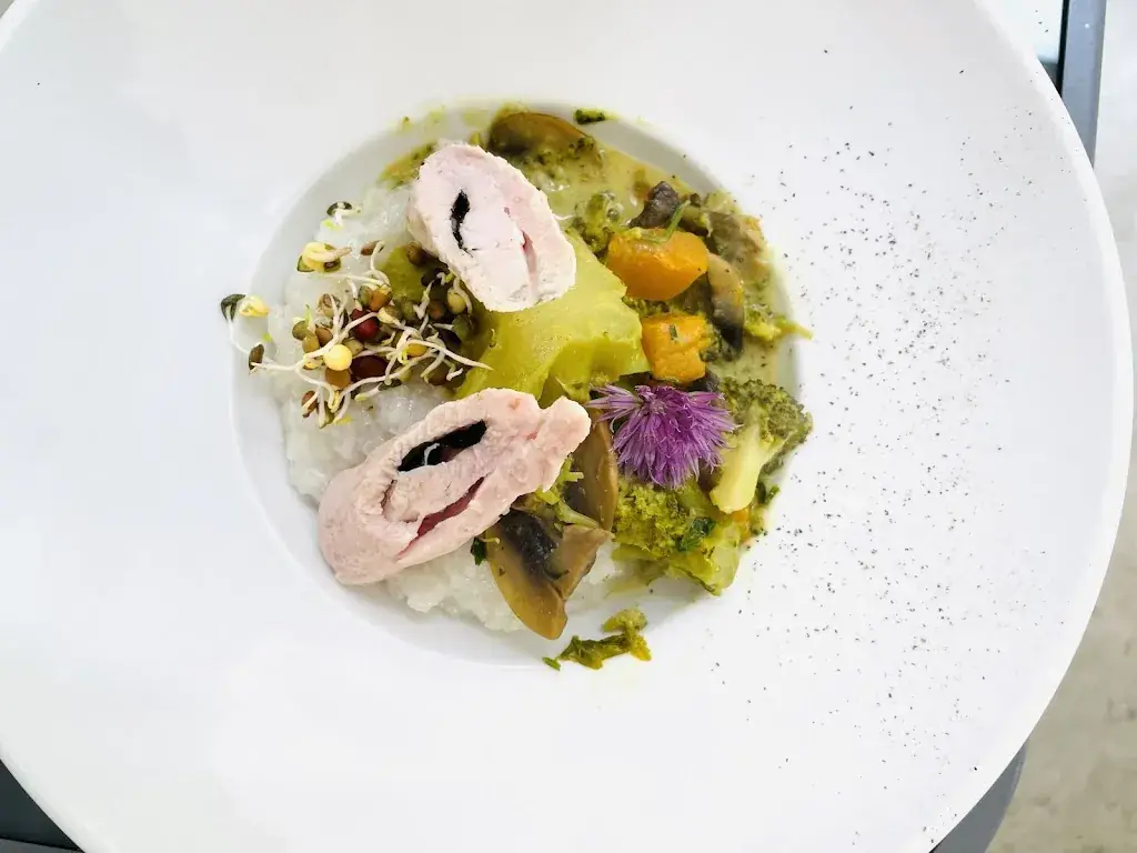 Nagori Par D&E Obadina_Cavaillon_slider_image_3