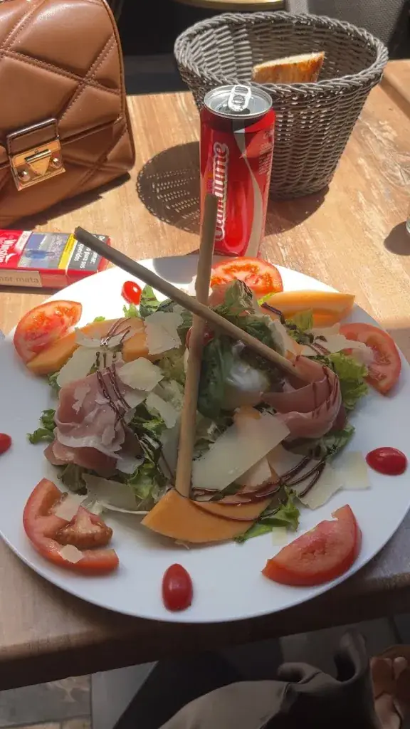 Ilona Andreu_Macan Bar_Châteauneuf-les-Martigues_review