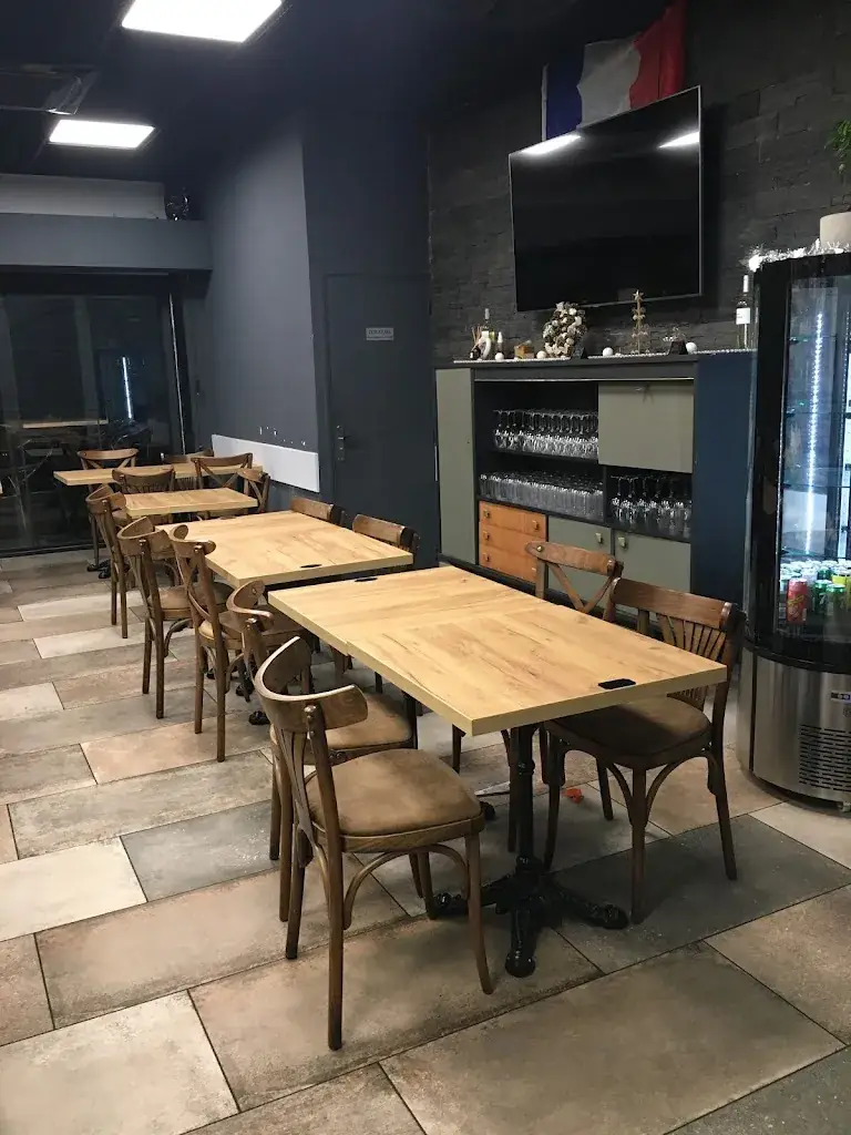 cloé verdier_Macan Bar_Châteauneuf-les-Martigues_review