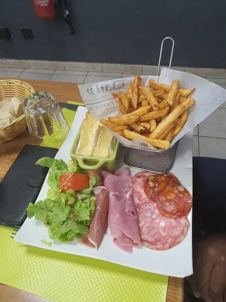 Macan Bar_Châteauneuf-les-Martigues_slider_image_3