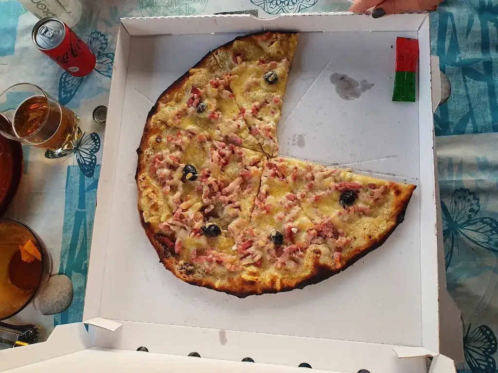 Pizzeria chez régis restaurant in Châteauneuf-les-Martigues