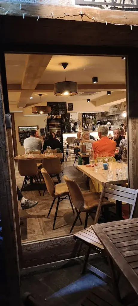 Joe Upsall_L'Avalanche_Morzine_review