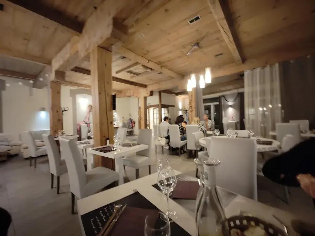 Le Vieux-Moulin Cinq-Avenues_Marseille_slider_image_3