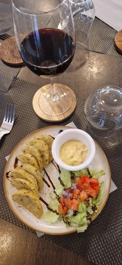 Laurent Lux_Le Graal_Marseille_review