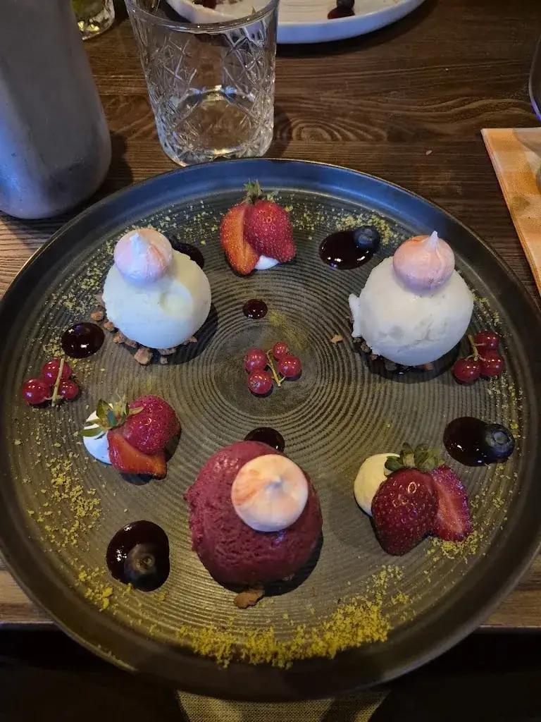 Restaurant Bertine_Morzine_slider_image_3