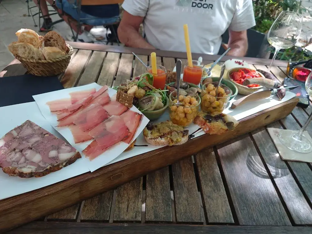 Un Air de Rien restaurant in Collobrières