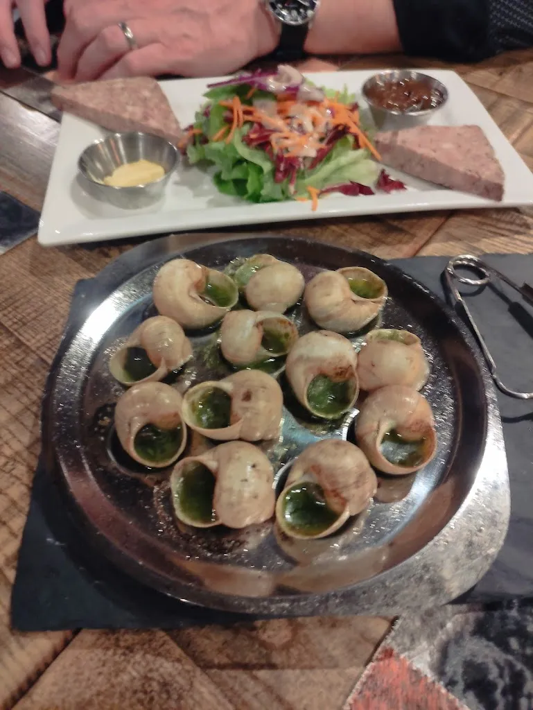 Peter Thornicroft_Le refuge 1110m_(Les_review