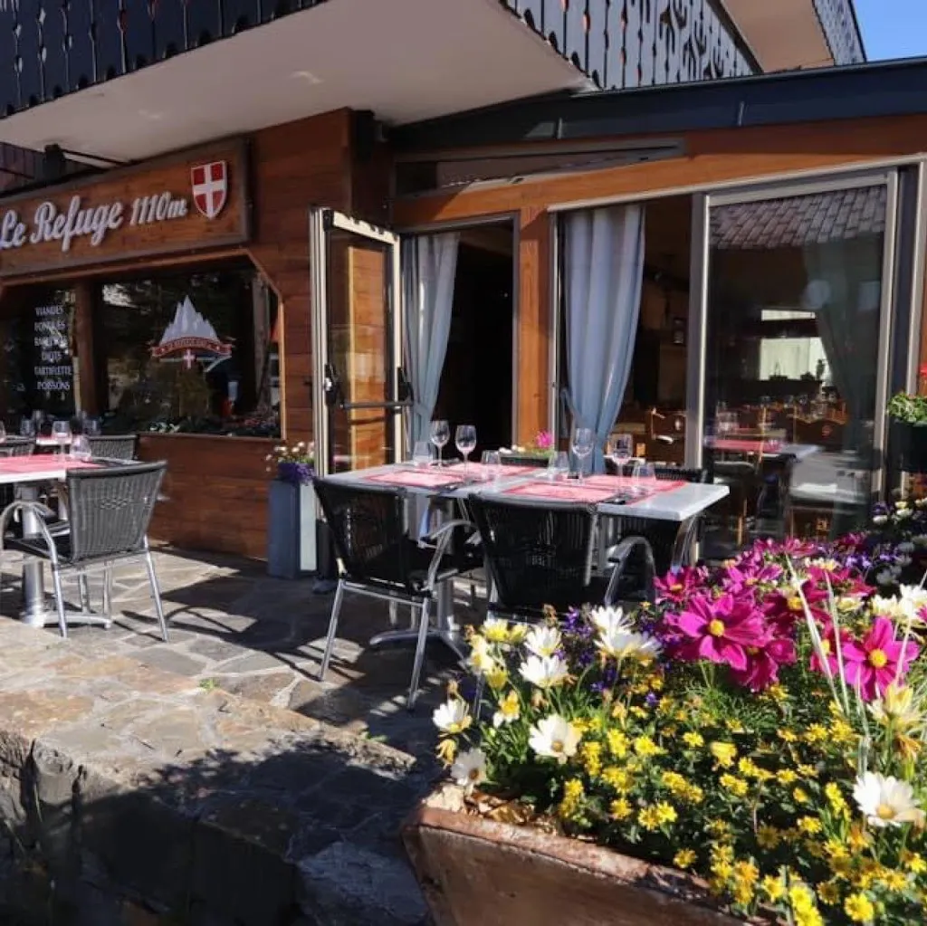 Le refuge 1110m ristorante a (Les