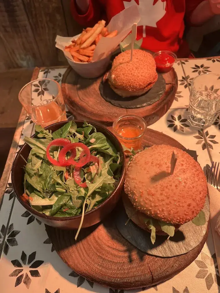 Paul Brooksbank_Papa Renard Morzine - franburgés et bières_Morzine_review