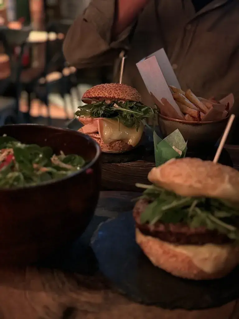 Maria Makka_Papa Renard Morzine - franburgés et bières_Morzine_review