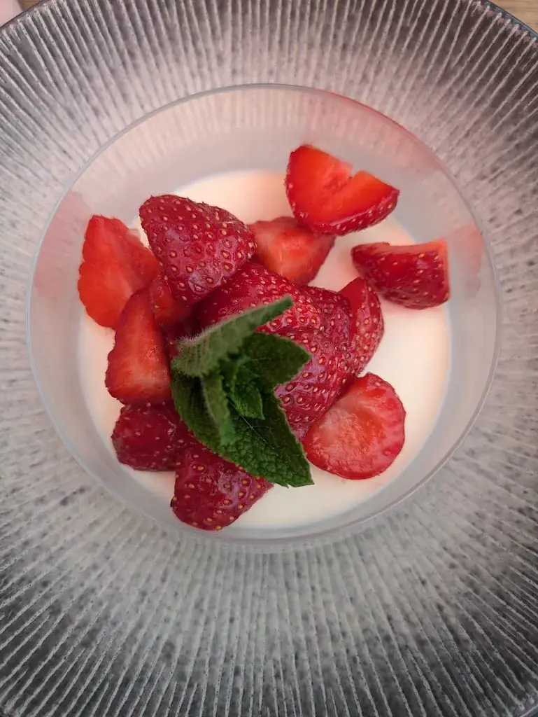 Axelle Szybala_La Demoiselle_Sauze-du-Lac_review