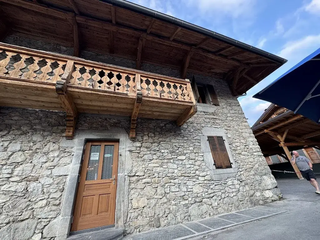 I Cam_L' Improviste_Morzine_review