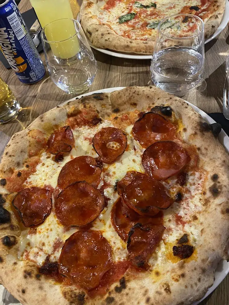 Simon Fielding_L' Improviste_Morzine_review