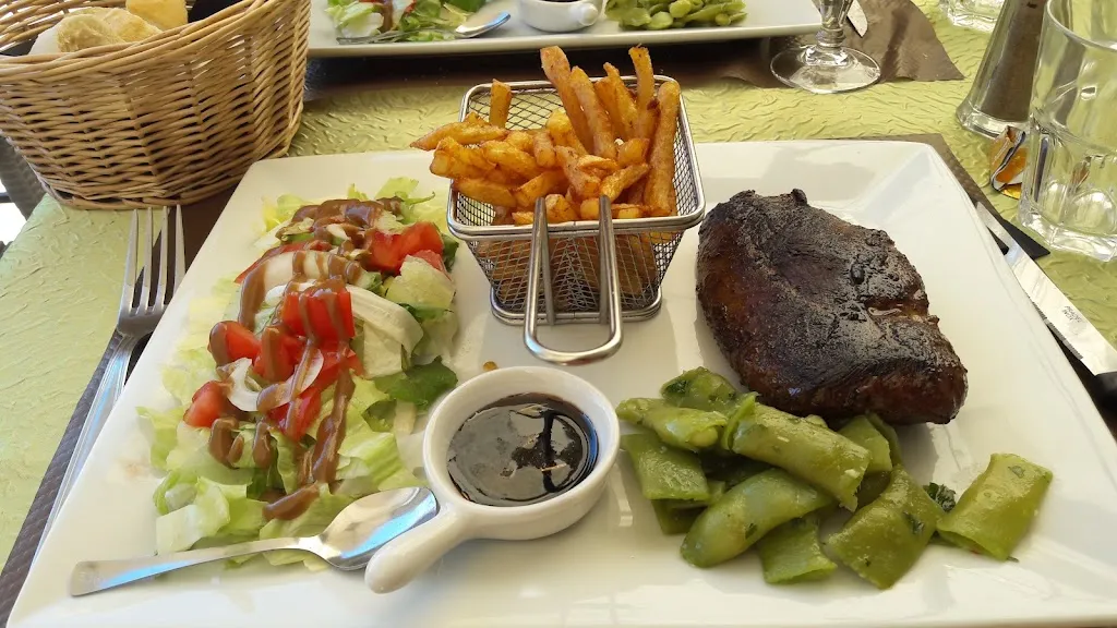 Bar-Restaurant Le Beffroy_Cornillon-Confoux_slider_image_2