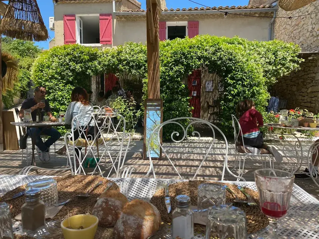 Chez Louise restaurant_Lançon-Provence_slider_image_1