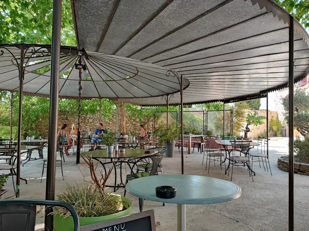 Le Mas des Vignes Restaurant in Coudoux