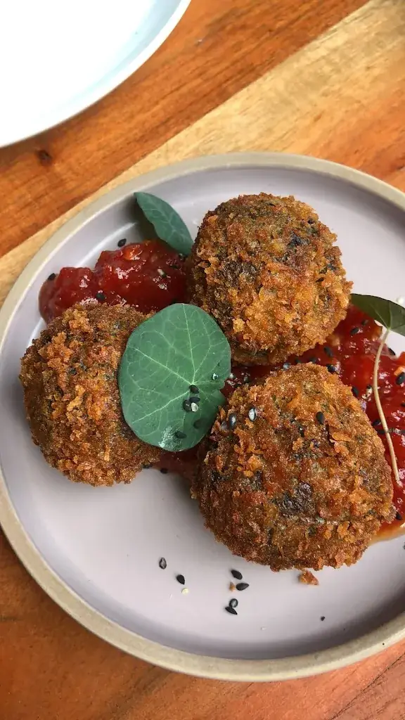 Alex Bailey Staines_Le Local Morzine_Morzine_review